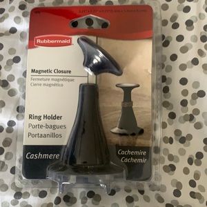 Rubbermaid ring holder